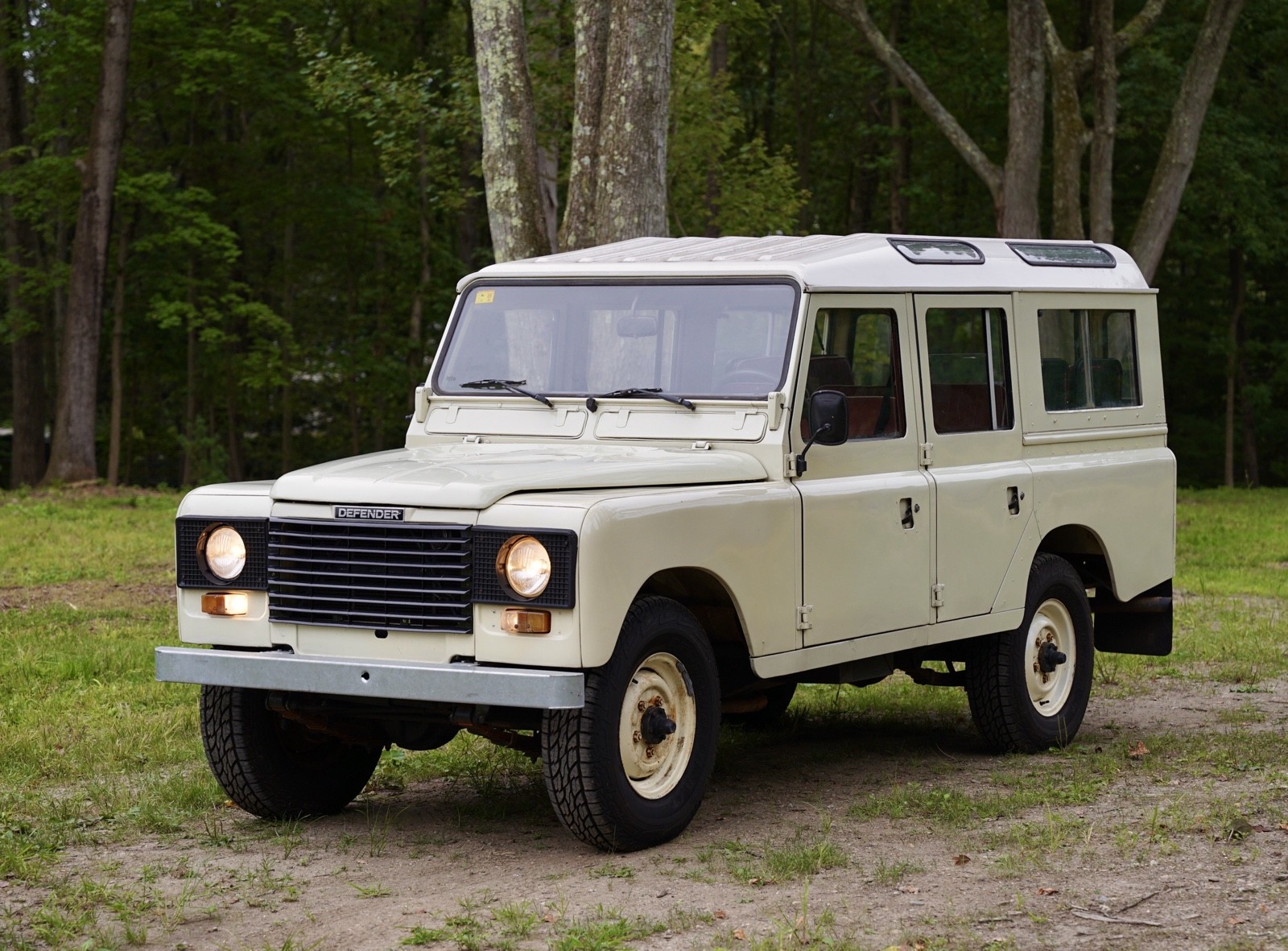 Land-Rover-Defender-1990-SUV-2