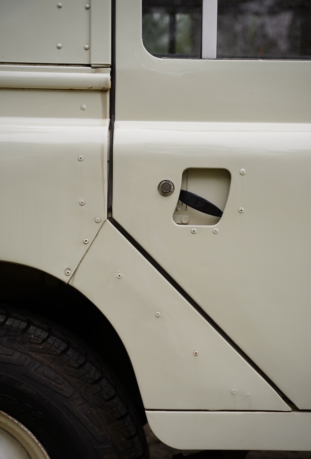 Land-Rover-Defender-1990-SUV-7