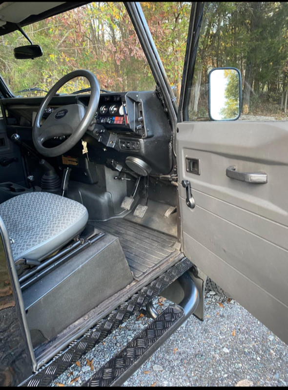 Land-Rover-Defender-1992-2