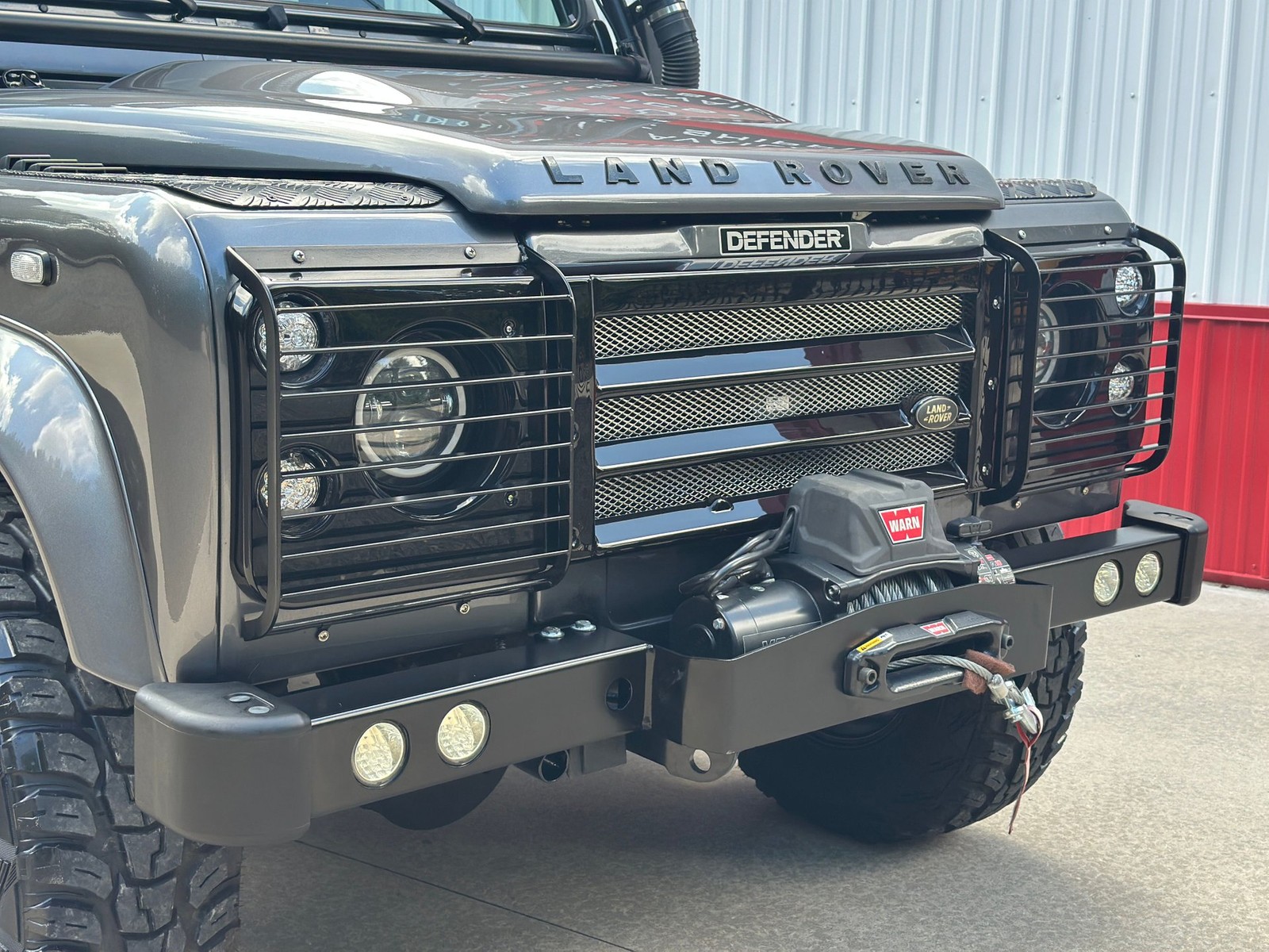 Land-Rover-Defender-1992-SUV-1