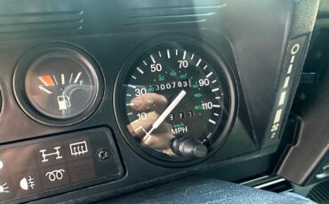 Land-Rover-Defender-1992-SUV-10