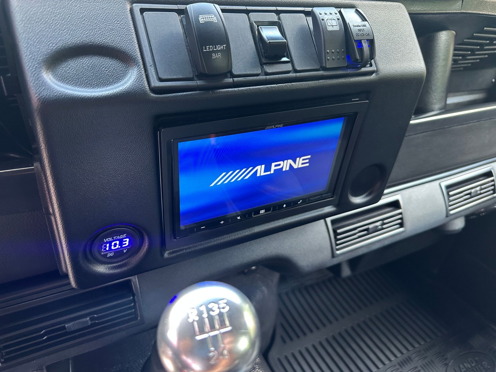 Land-Rover-Defender-1992-SUV-12