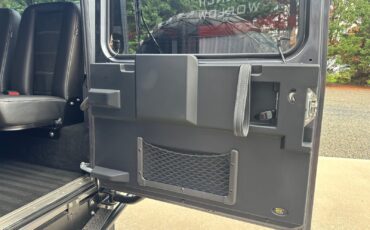 Land-Rover-Defender-1992-SUV-21