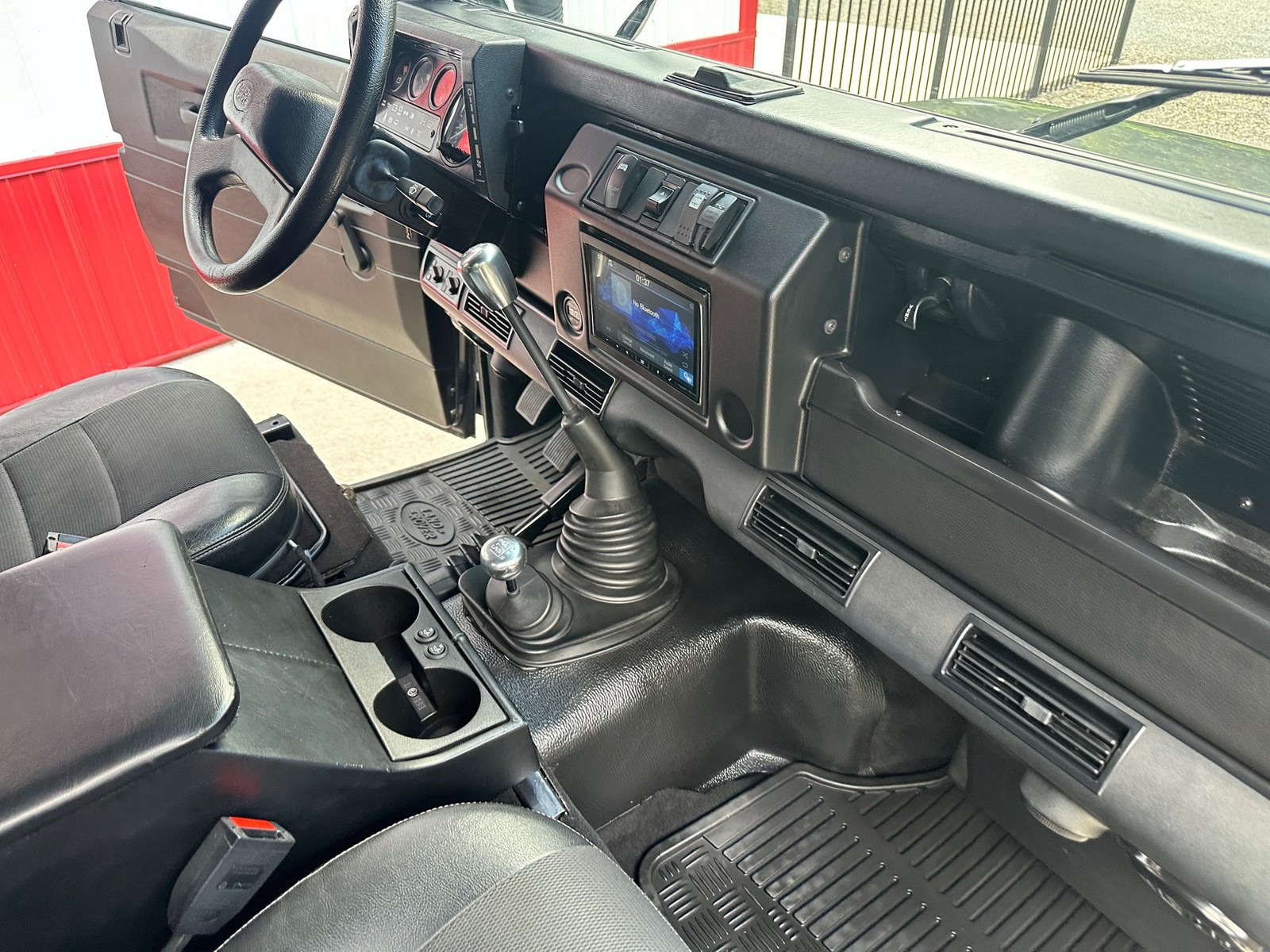 Land-Rover-Defender-1992-SUV-35