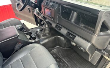 Land-Rover-Defender-1992-SUV-36