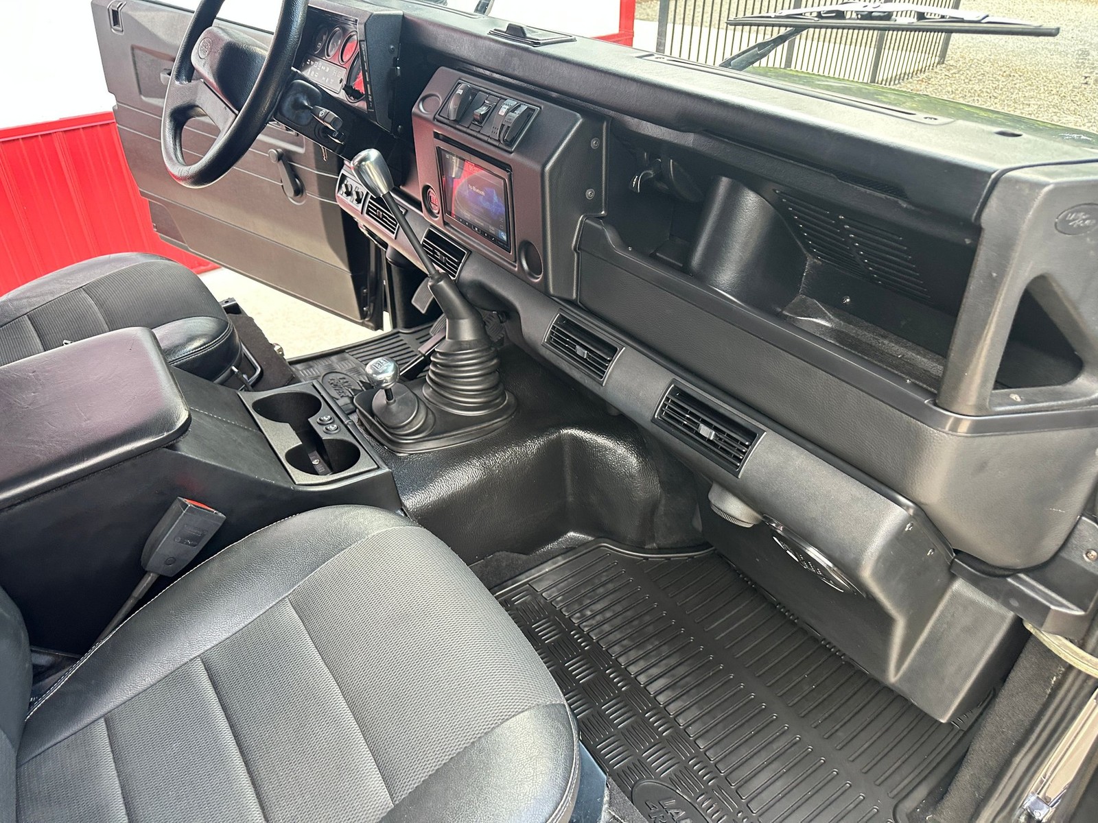 Land-Rover-Defender-1992-SUV-36