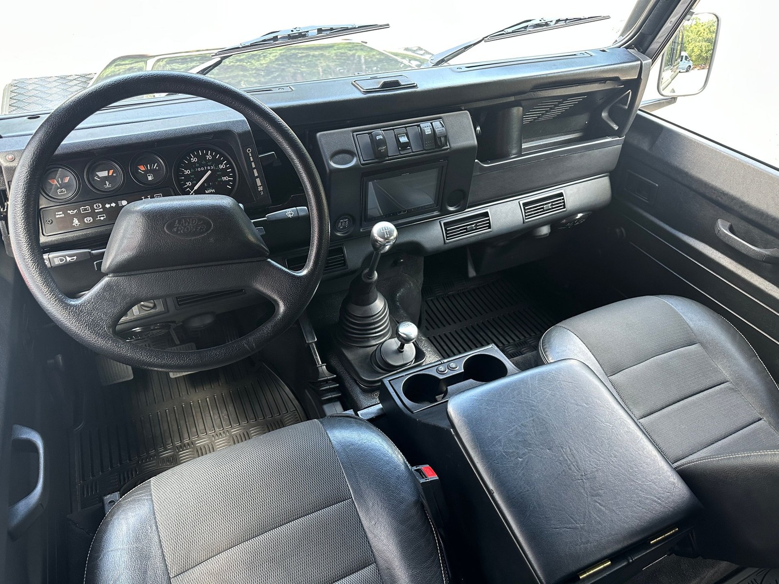 Land-Rover-Defender-1992-SUV-6