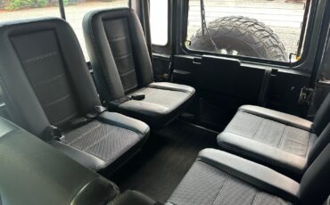 Land-Rover-Defender-1992-SUV-7