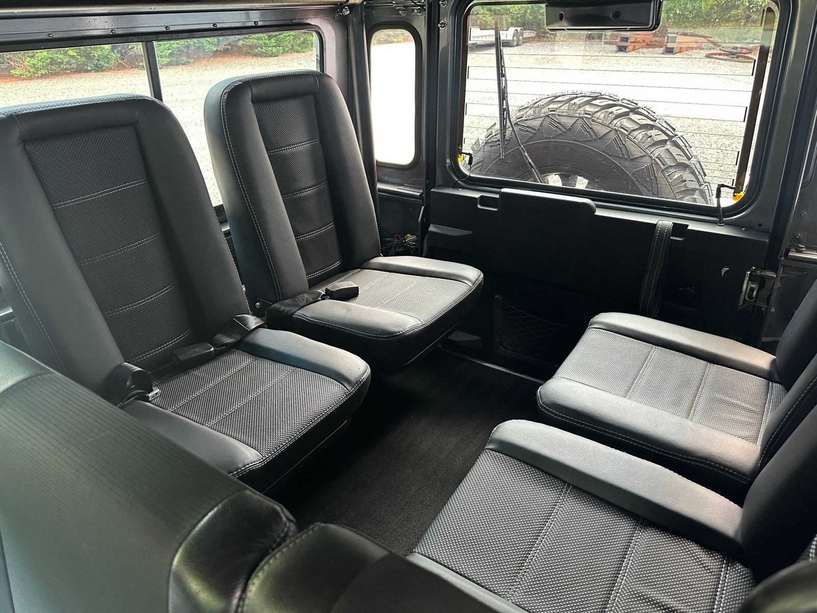 Land-Rover-Defender-1992-SUV-7