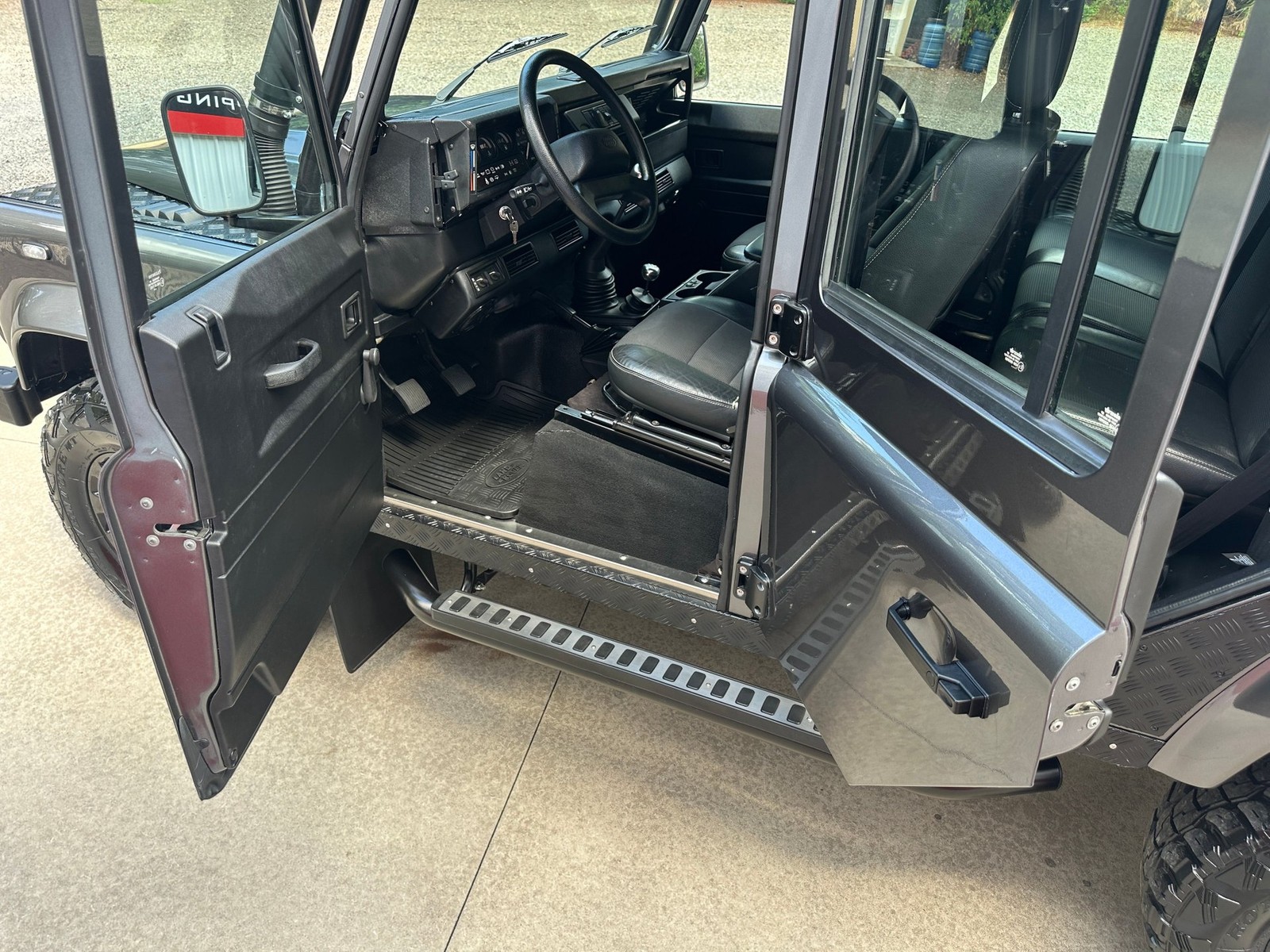 Land-Rover-Defender-1992-SUV-8