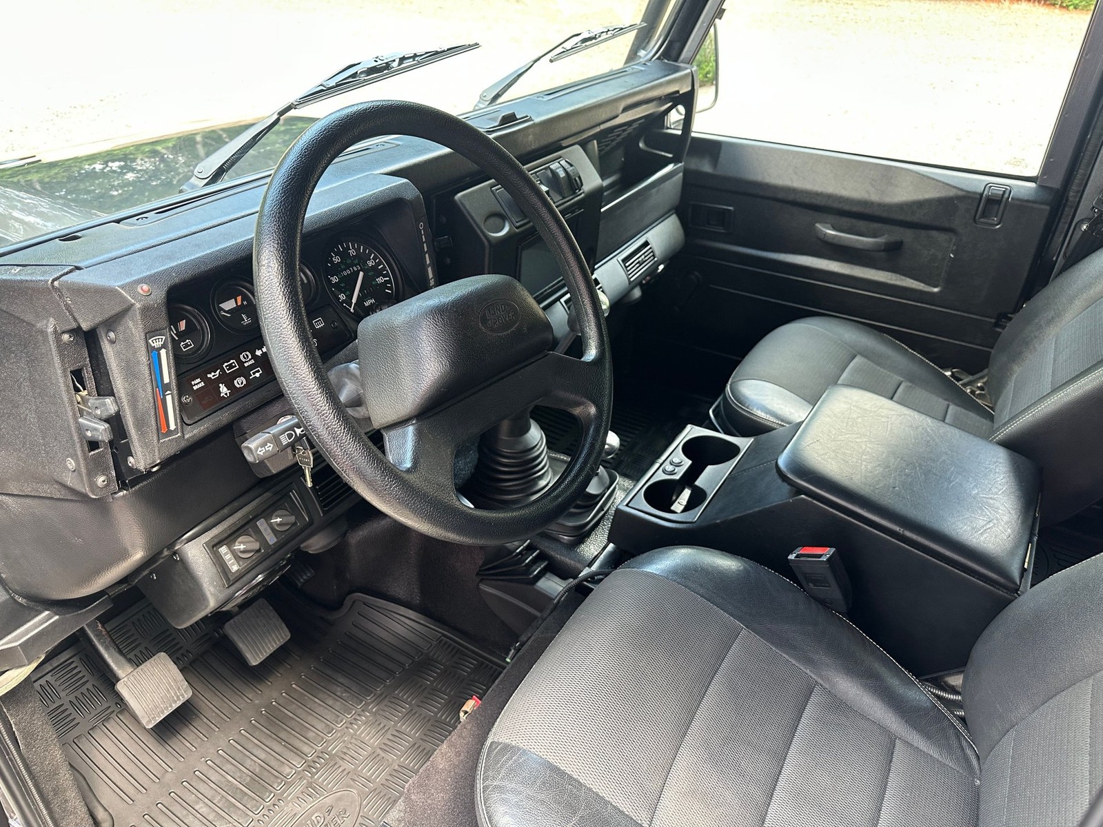 Land-Rover-Defender-1992-SUV-9