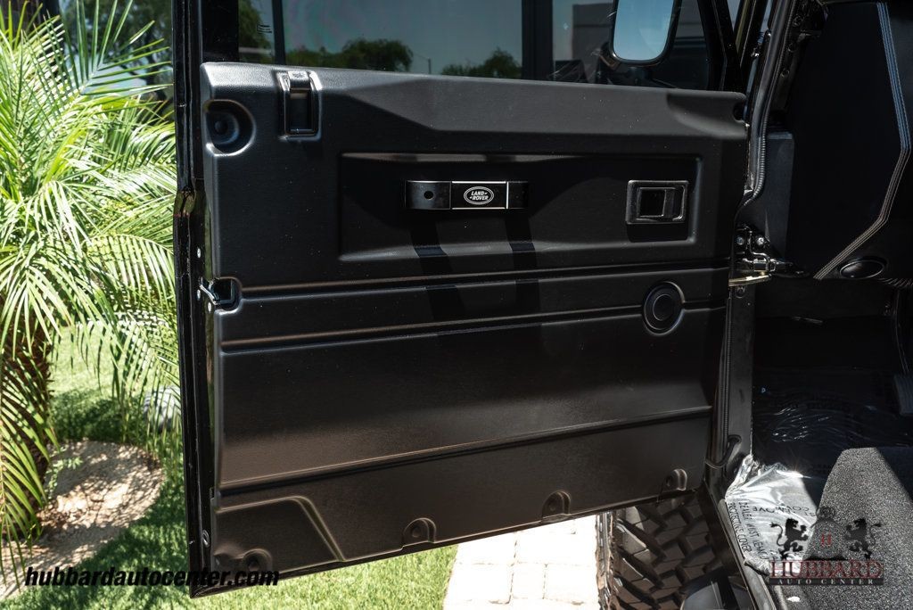 Land-Rover-Defender-1993-Pickup-Truck-10