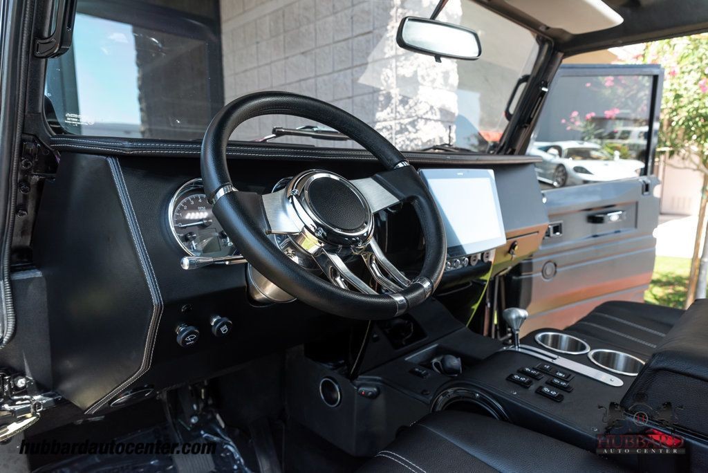 Land-Rover-Defender-1993-Pickup-Truck-11