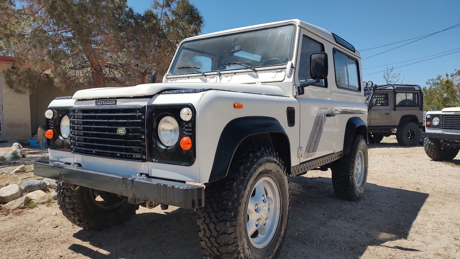 Land-Rover-Defender-1994-SUV-1