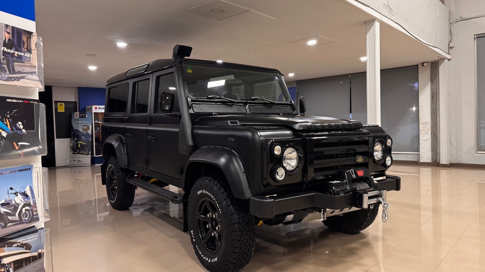 Land-Rover-Defender-1994-SUV-1
