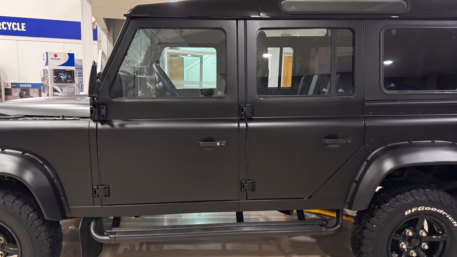 Land-Rover-Defender-1994-SUV-10