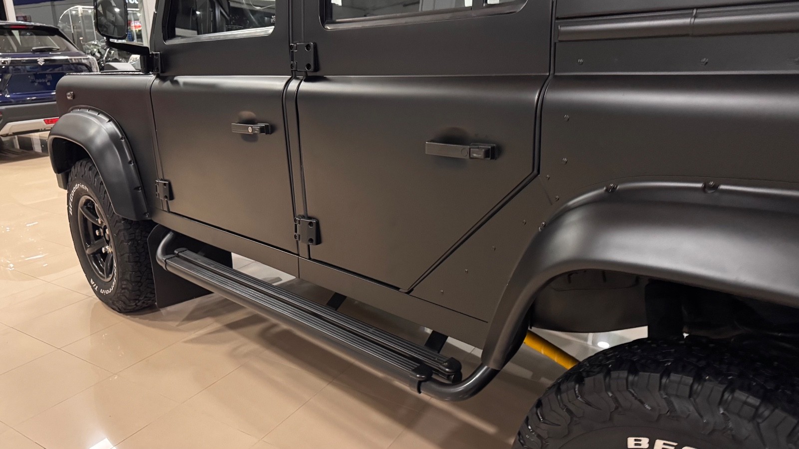 Land-Rover-Defender-1994-SUV-11