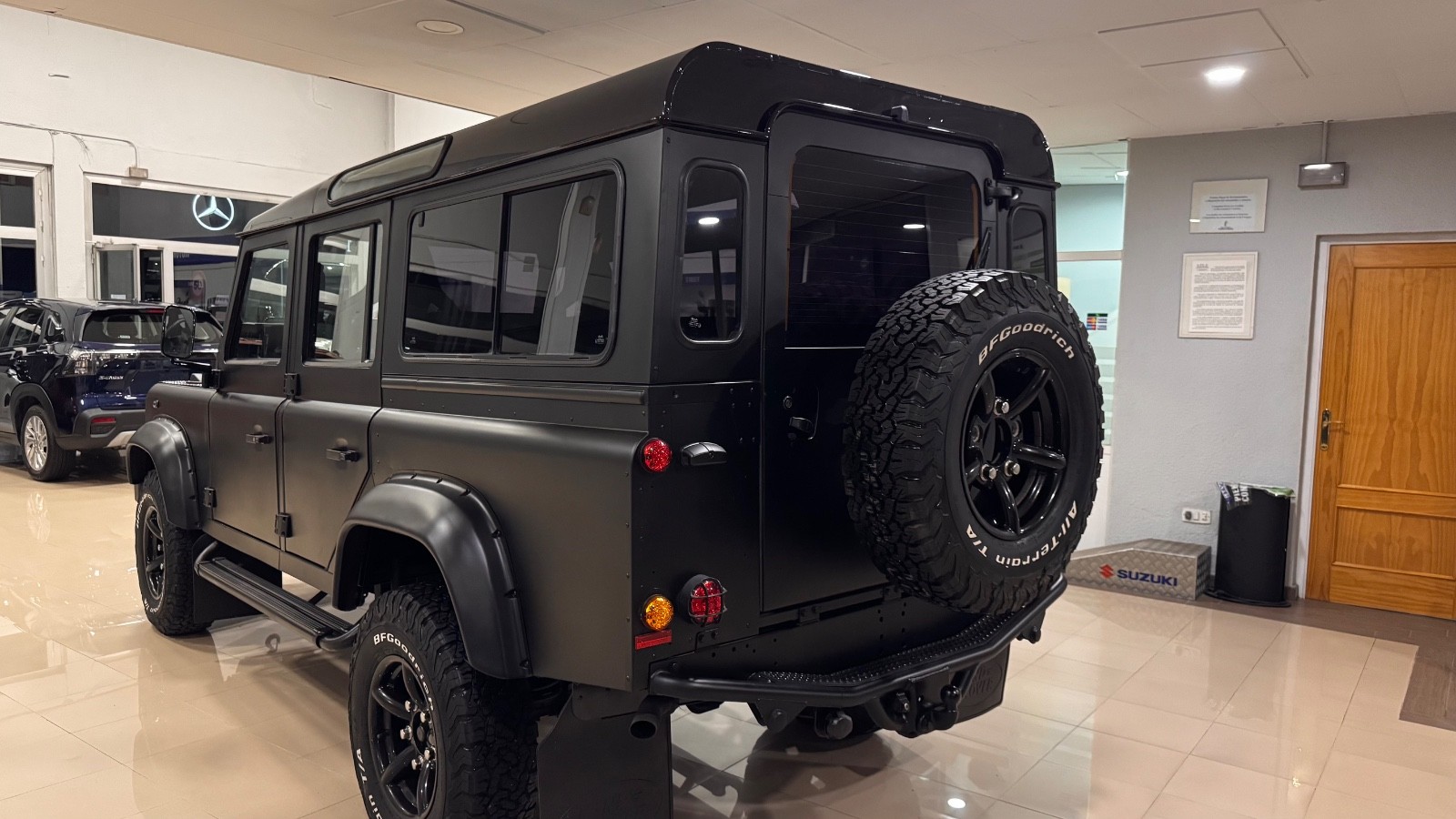 Land-Rover-Defender-1994-SUV-12