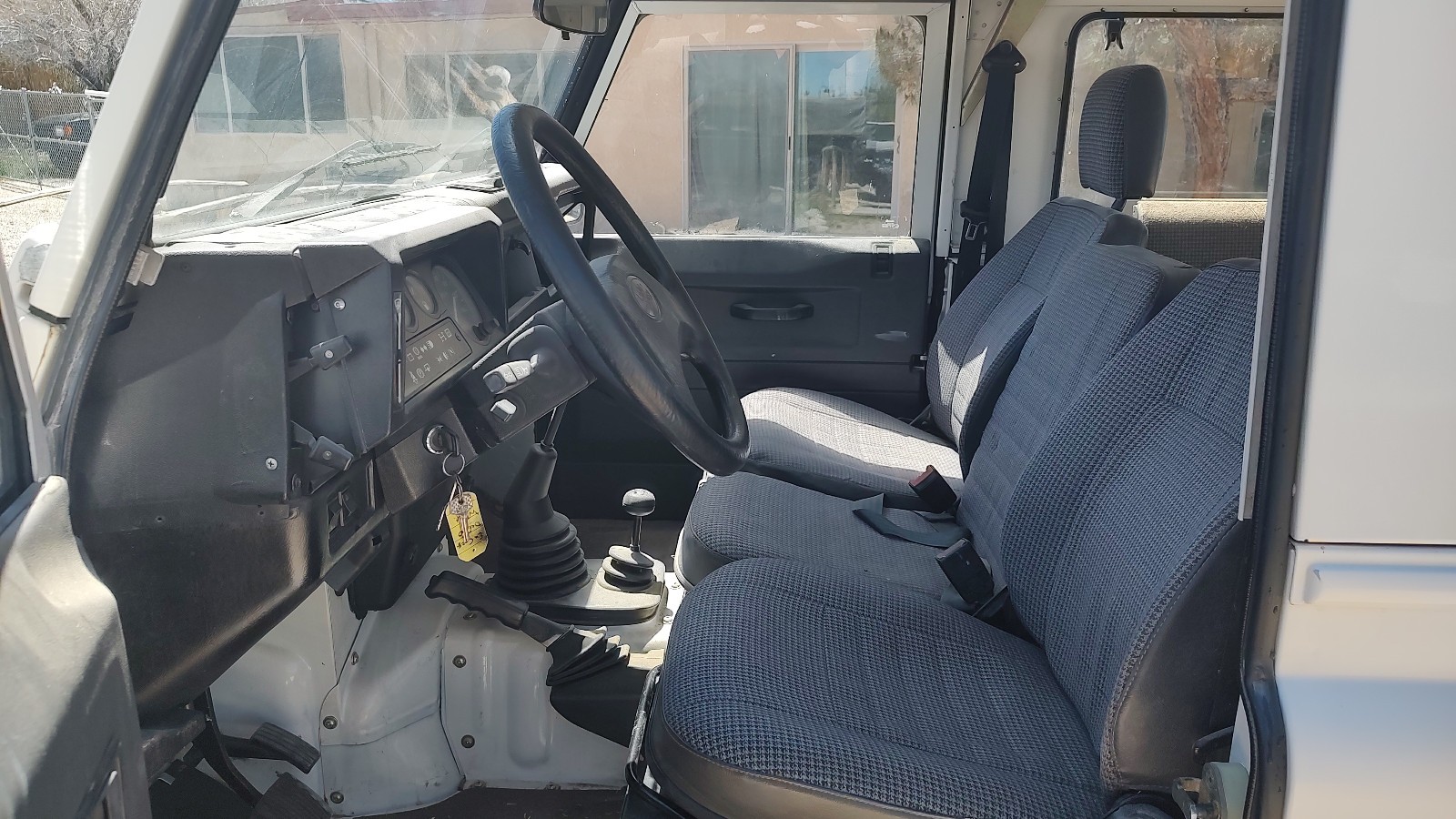 Land-Rover-Defender-1994-SUV-13