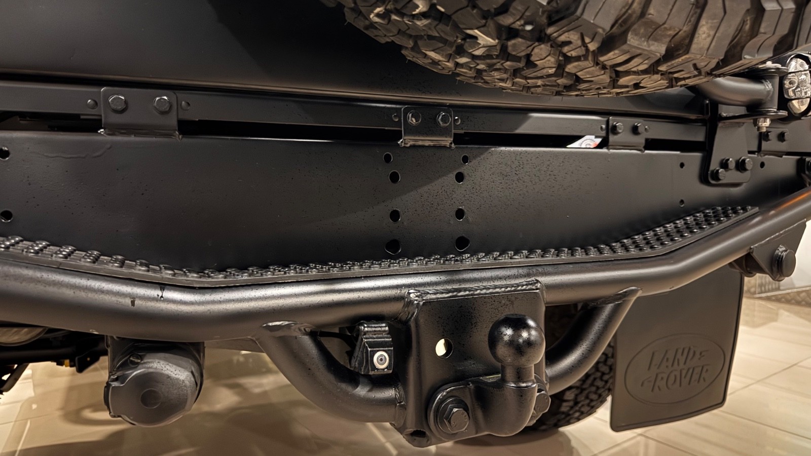 Land-Rover-Defender-1994-SUV-14