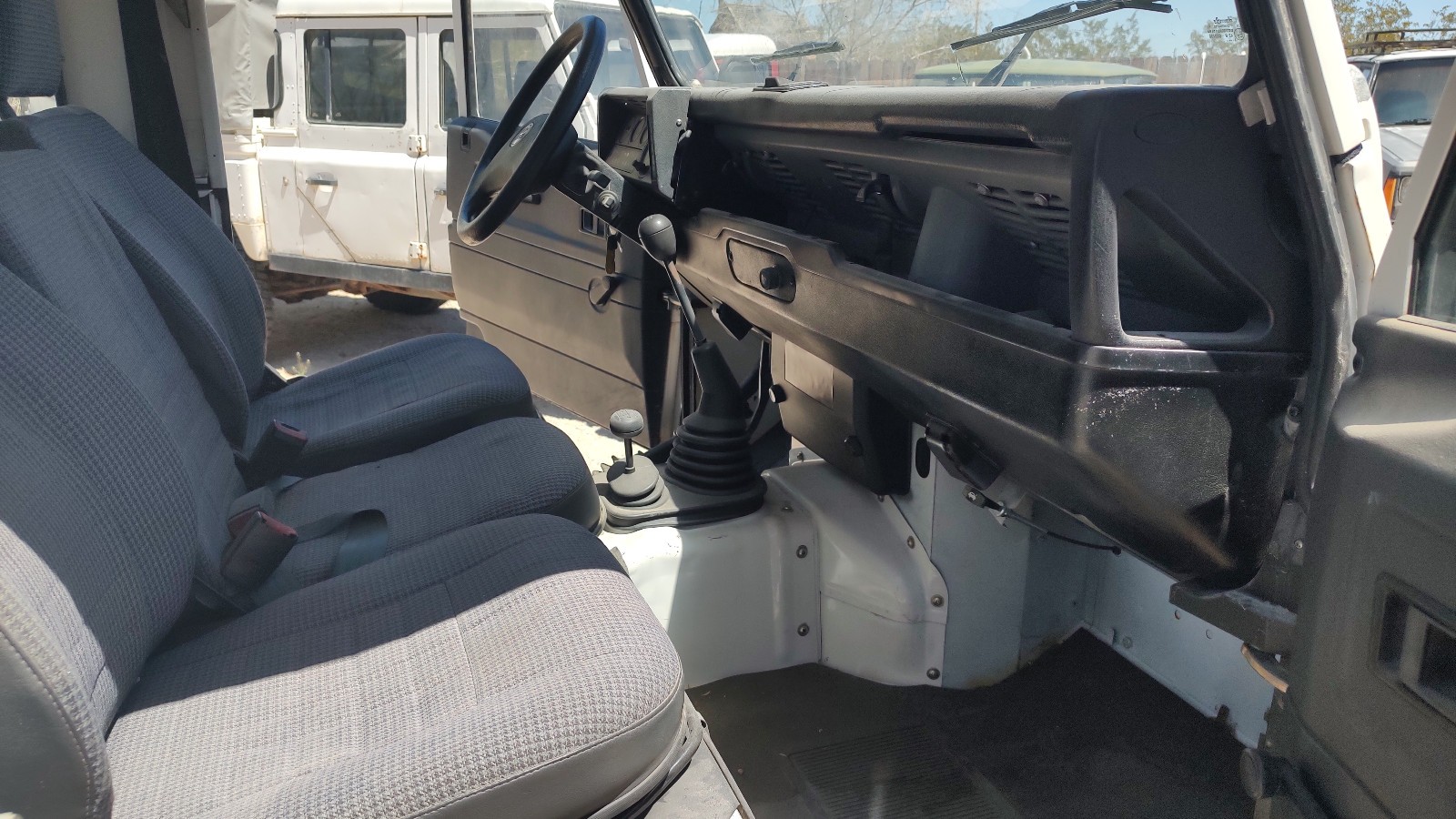 Land-Rover-Defender-1994-SUV-14