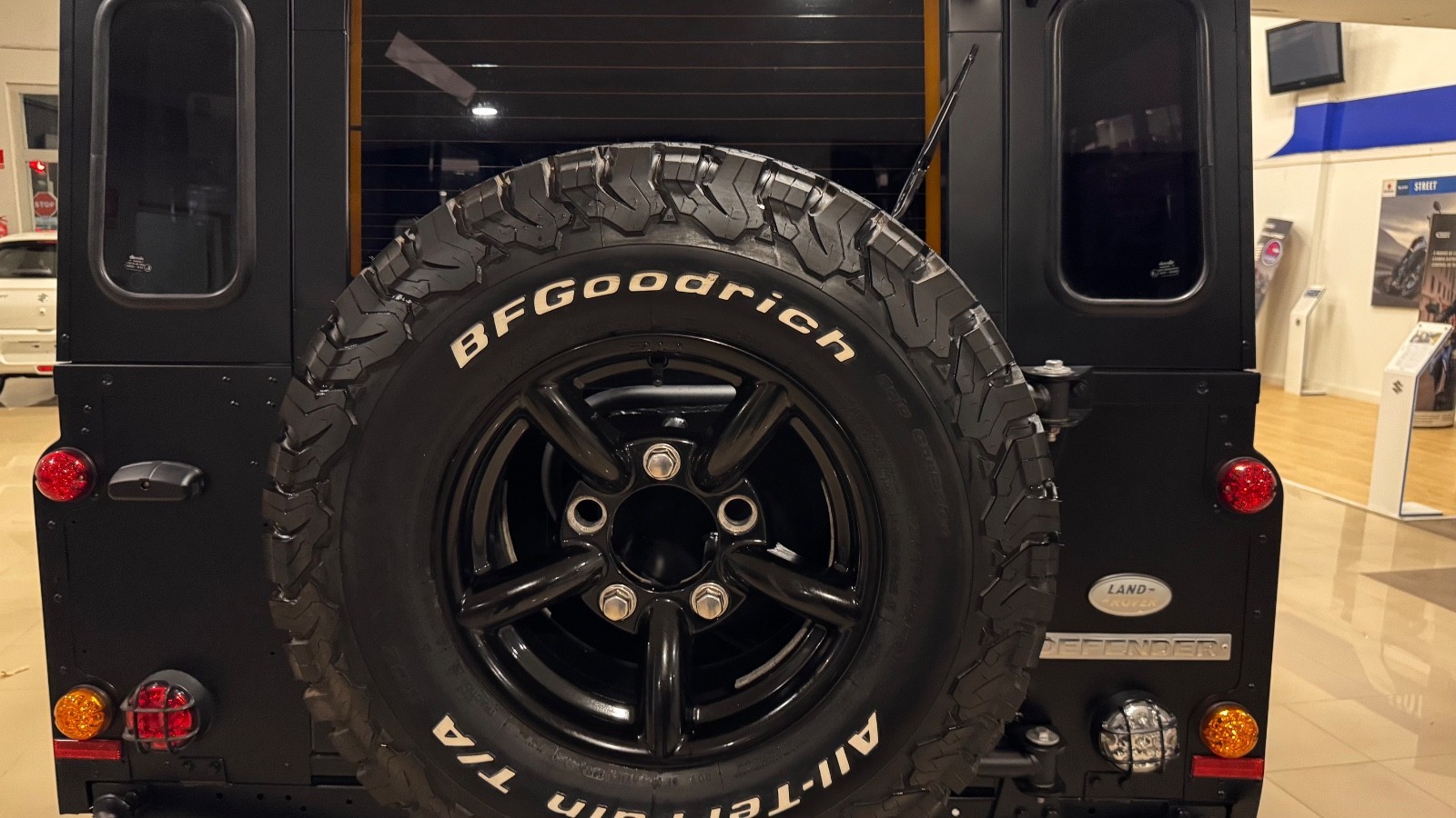 Land-Rover-Defender-1994-SUV-15
