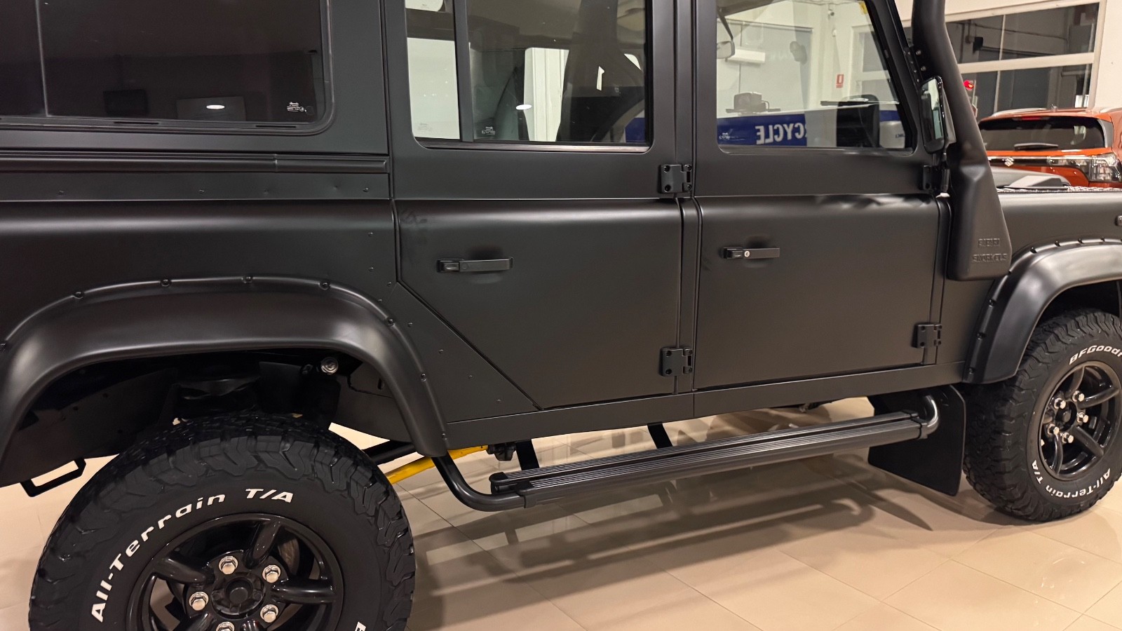 Land-Rover-Defender-1994-SUV-18