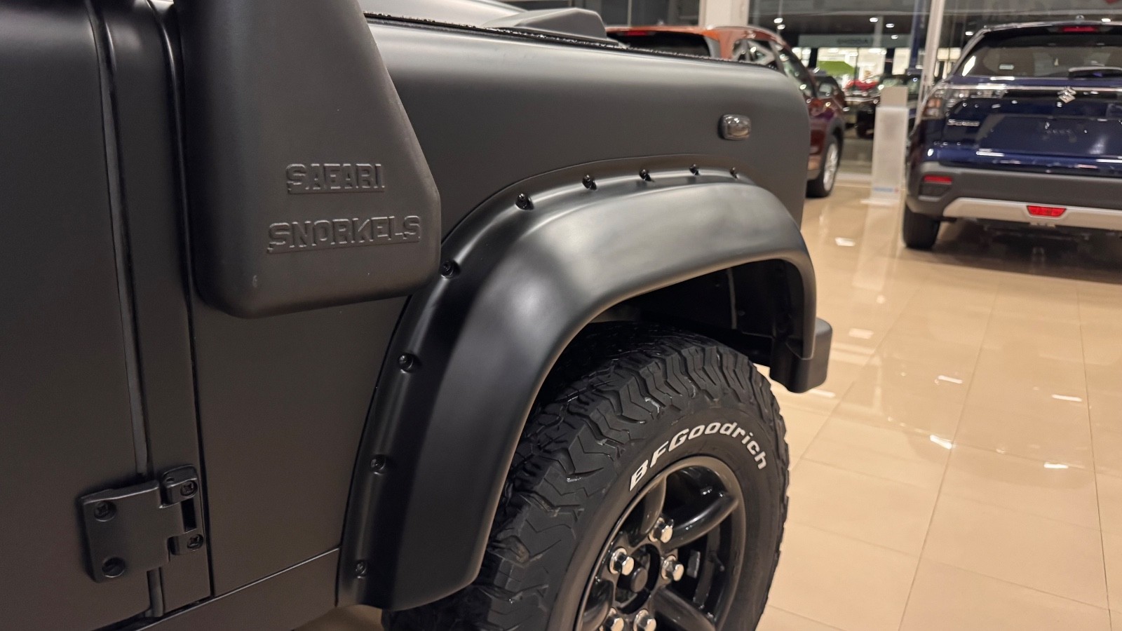 Land-Rover-Defender-1994-SUV-19