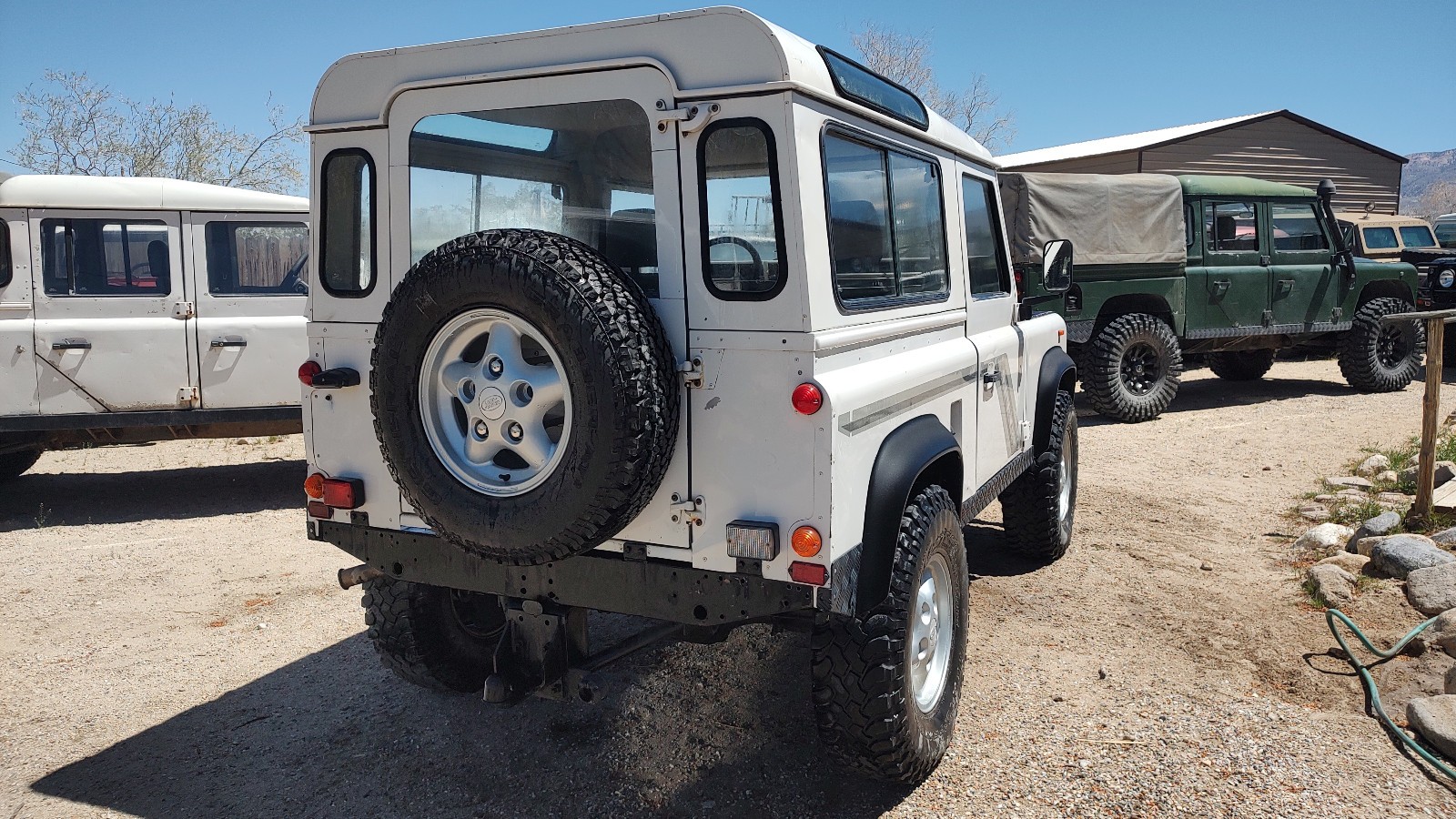 Land-Rover-Defender-1994-SUV-2