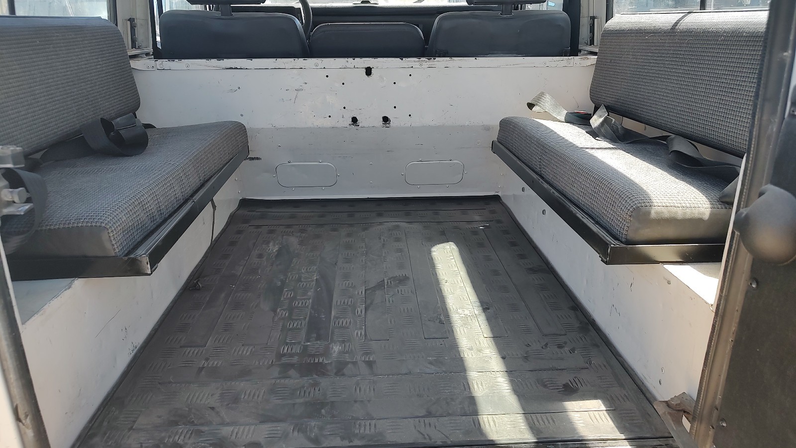 Land-Rover-Defender-1994-SUV-20