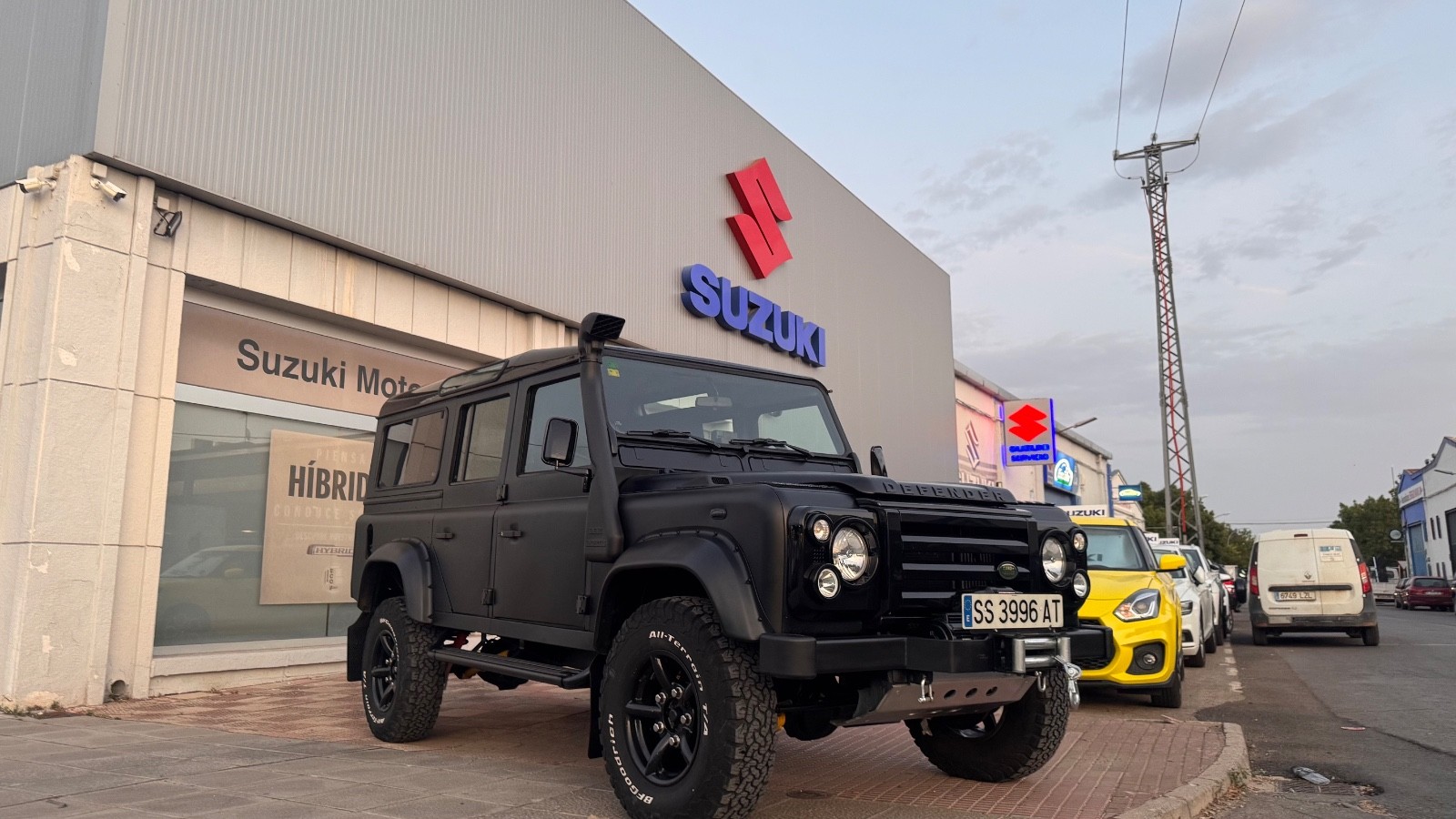 Land-Rover-Defender-1994-SUV
