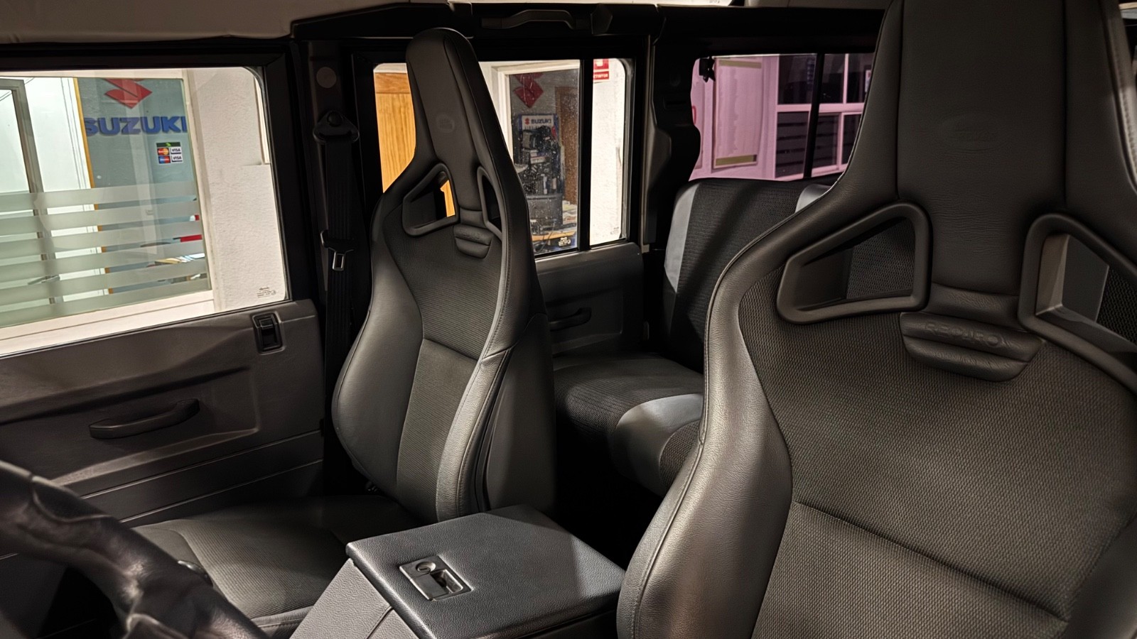 Land-Rover-Defender-1994-SUV-28