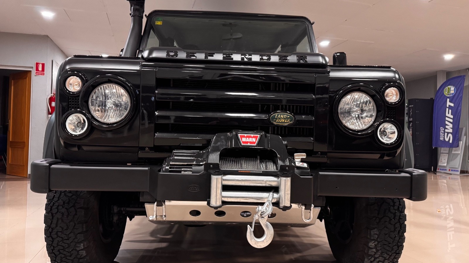 Land-Rover-Defender-1994-SUV-3