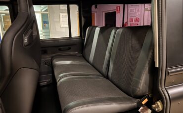 Land-Rover-Defender-1994-SUV-35