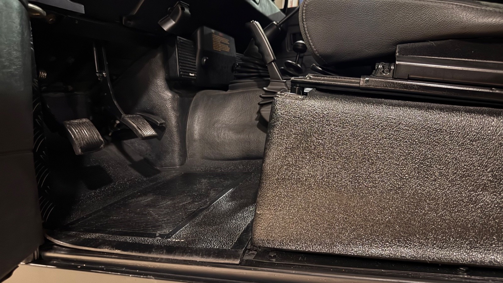 Land-Rover-Defender-1994-SUV-36