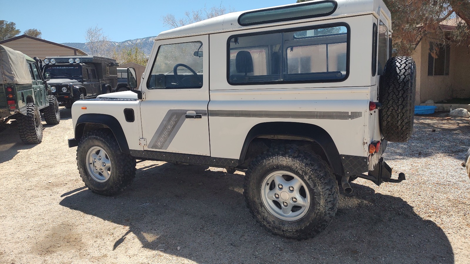 Land-Rover-Defender-1994-SUV-4