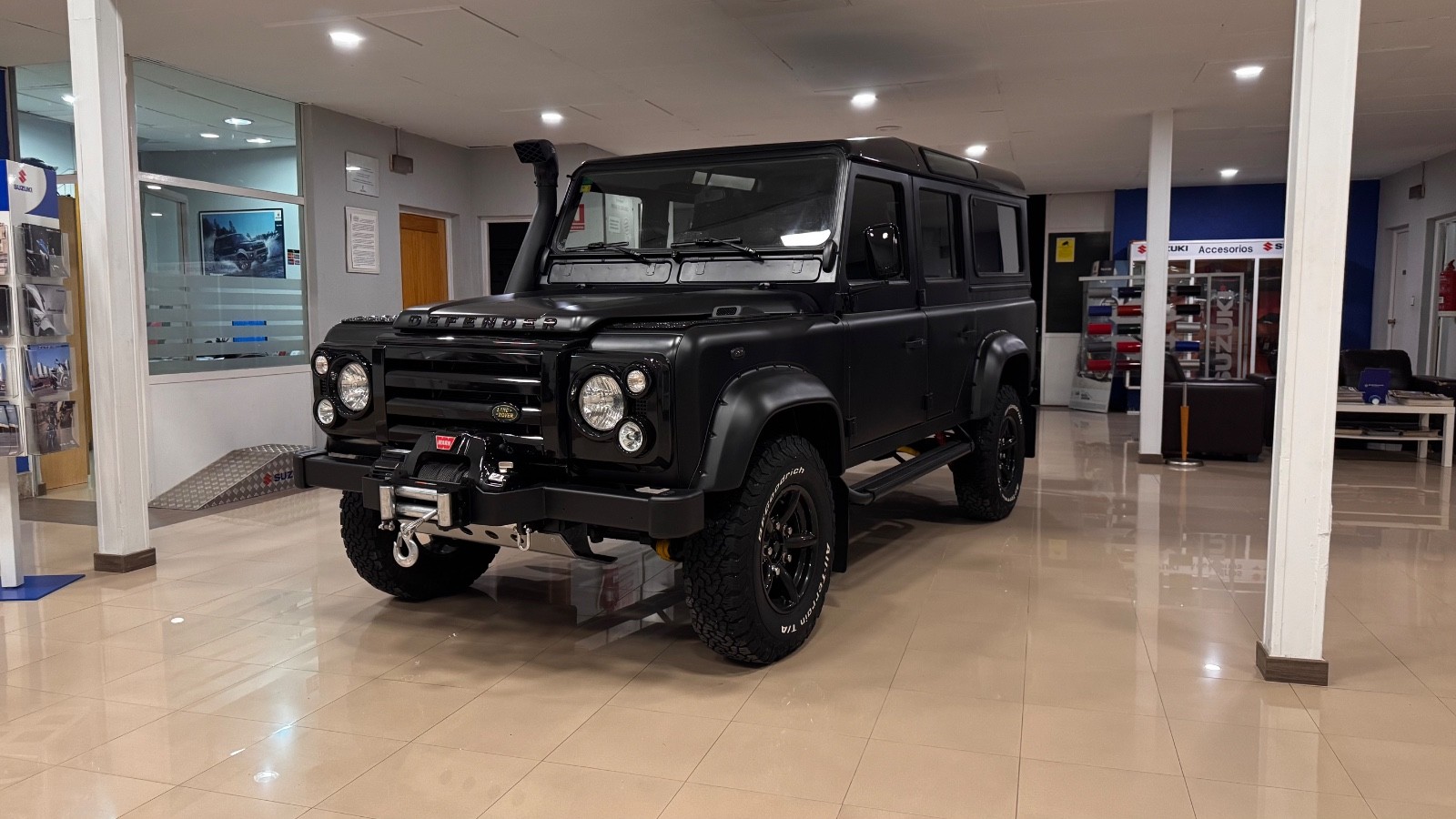 Land-Rover-Defender-1994-SUV-5
