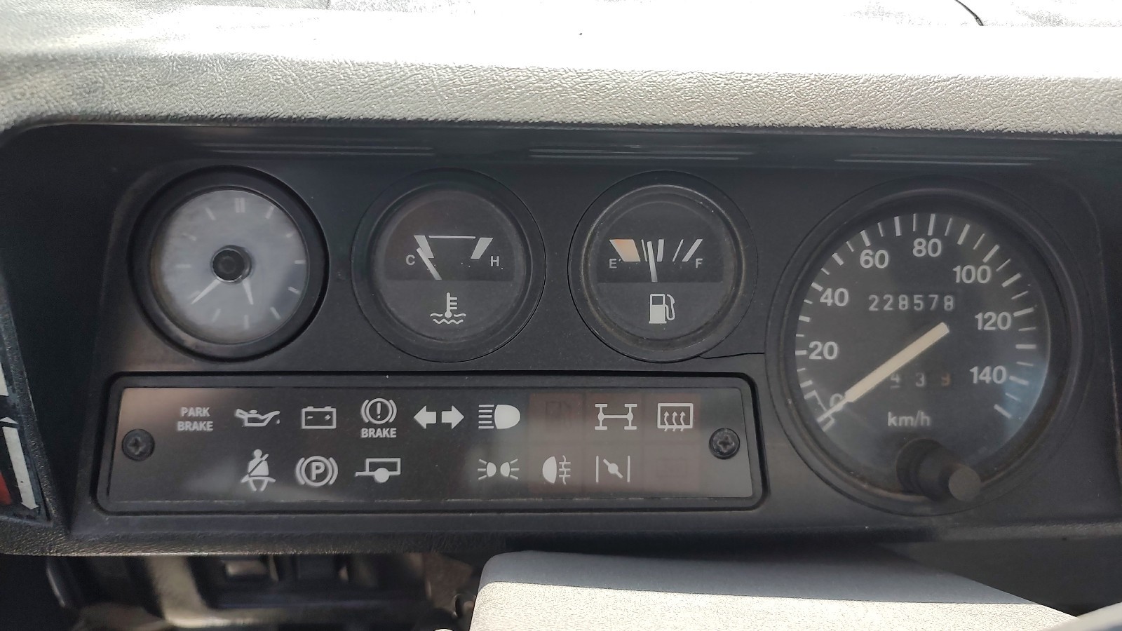 Land-Rover-Defender-1994-SUV-6