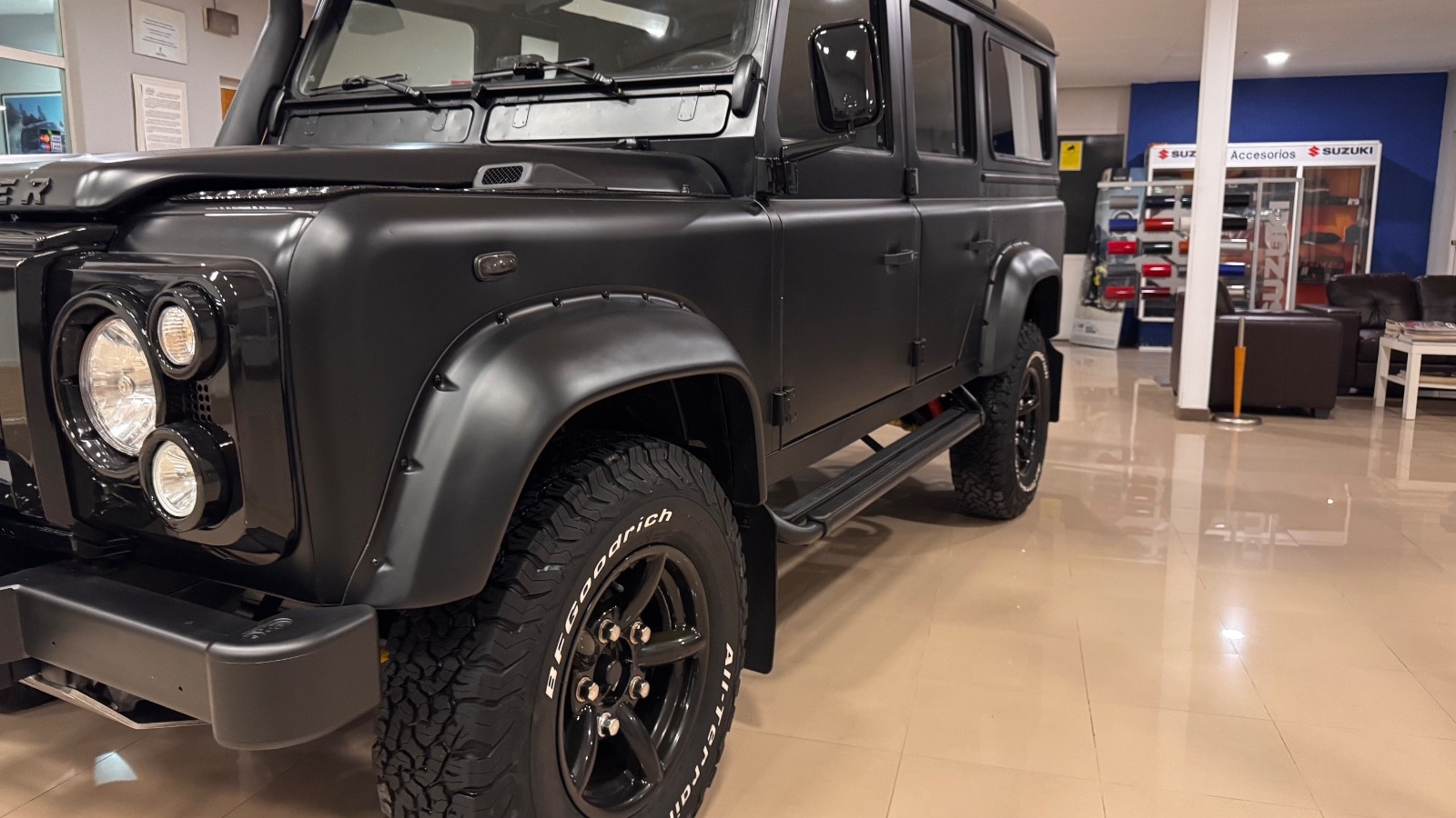Land-Rover-Defender-1994-SUV-6