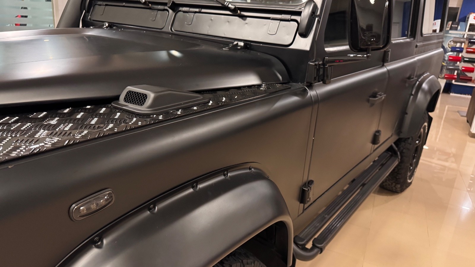 Land-Rover-Defender-1994-SUV-7