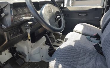 Land-Rover-Defender-1994-SUV-8