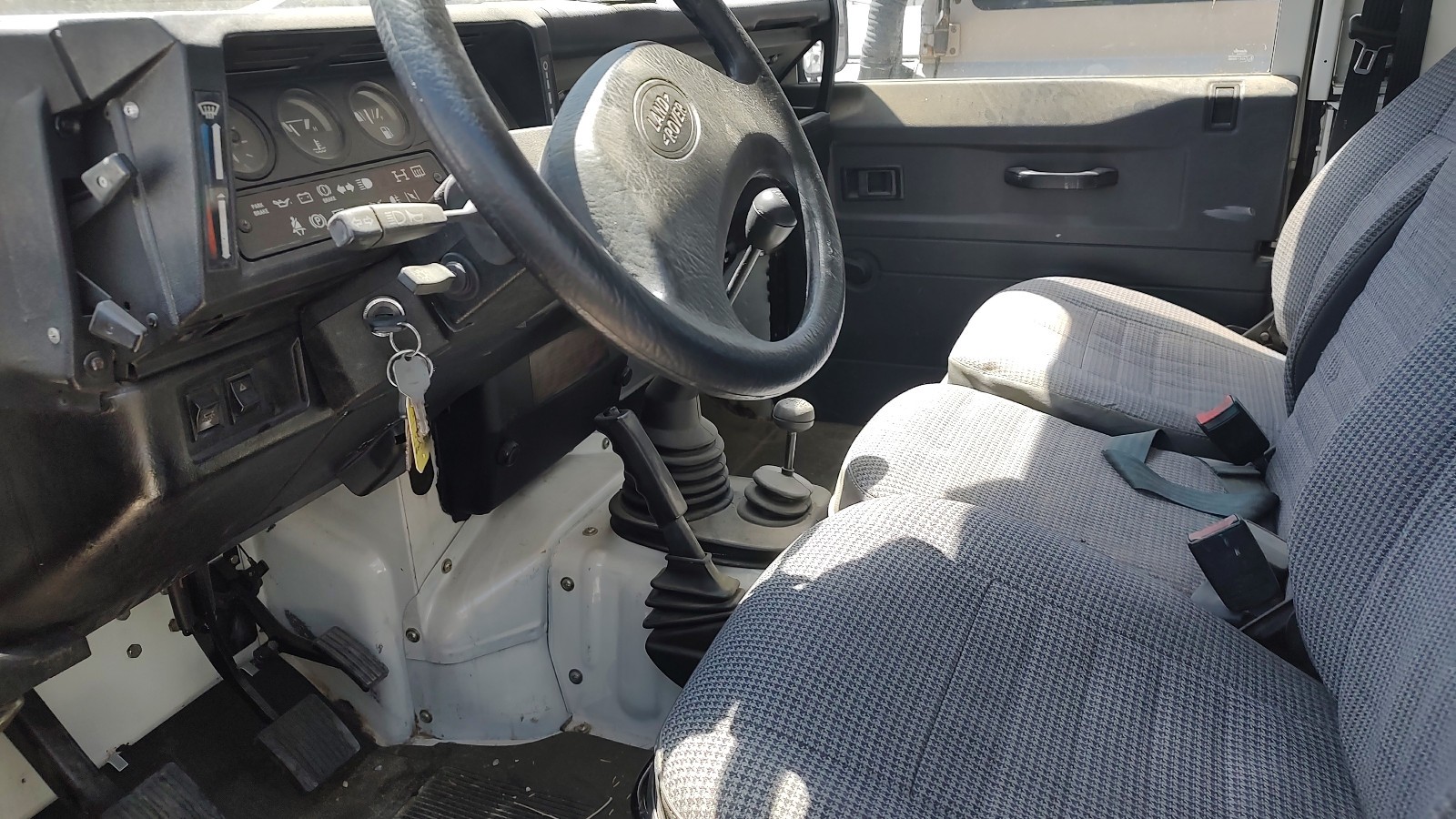 Land-Rover-Defender-1994-SUV-8