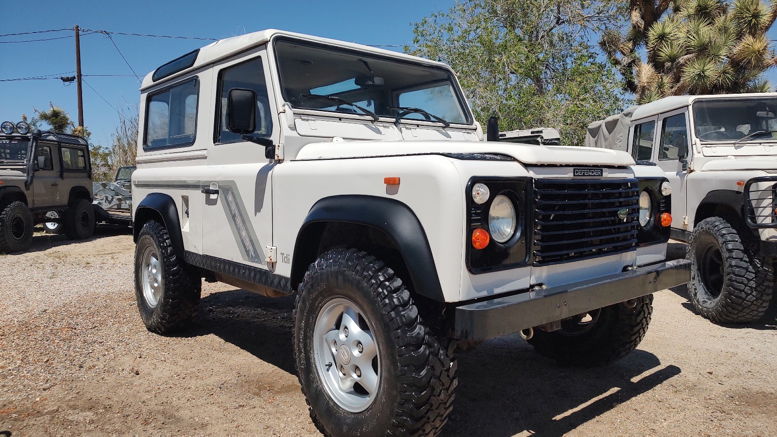 Land-Rover-Defender-1994-SUV