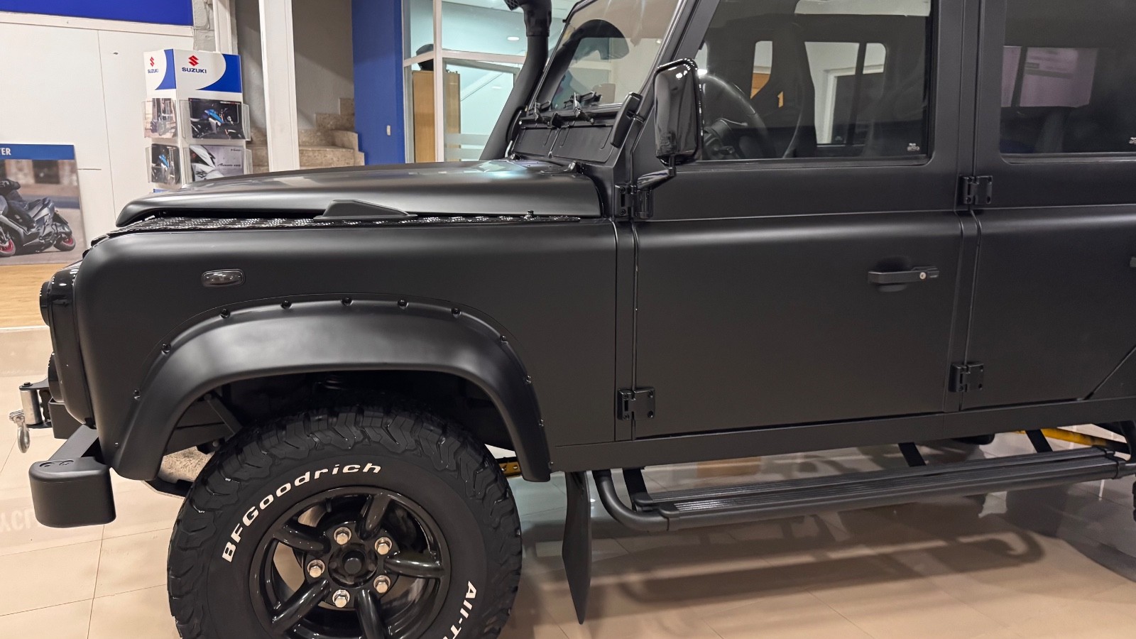 Land-Rover-Defender-1994-SUV-9