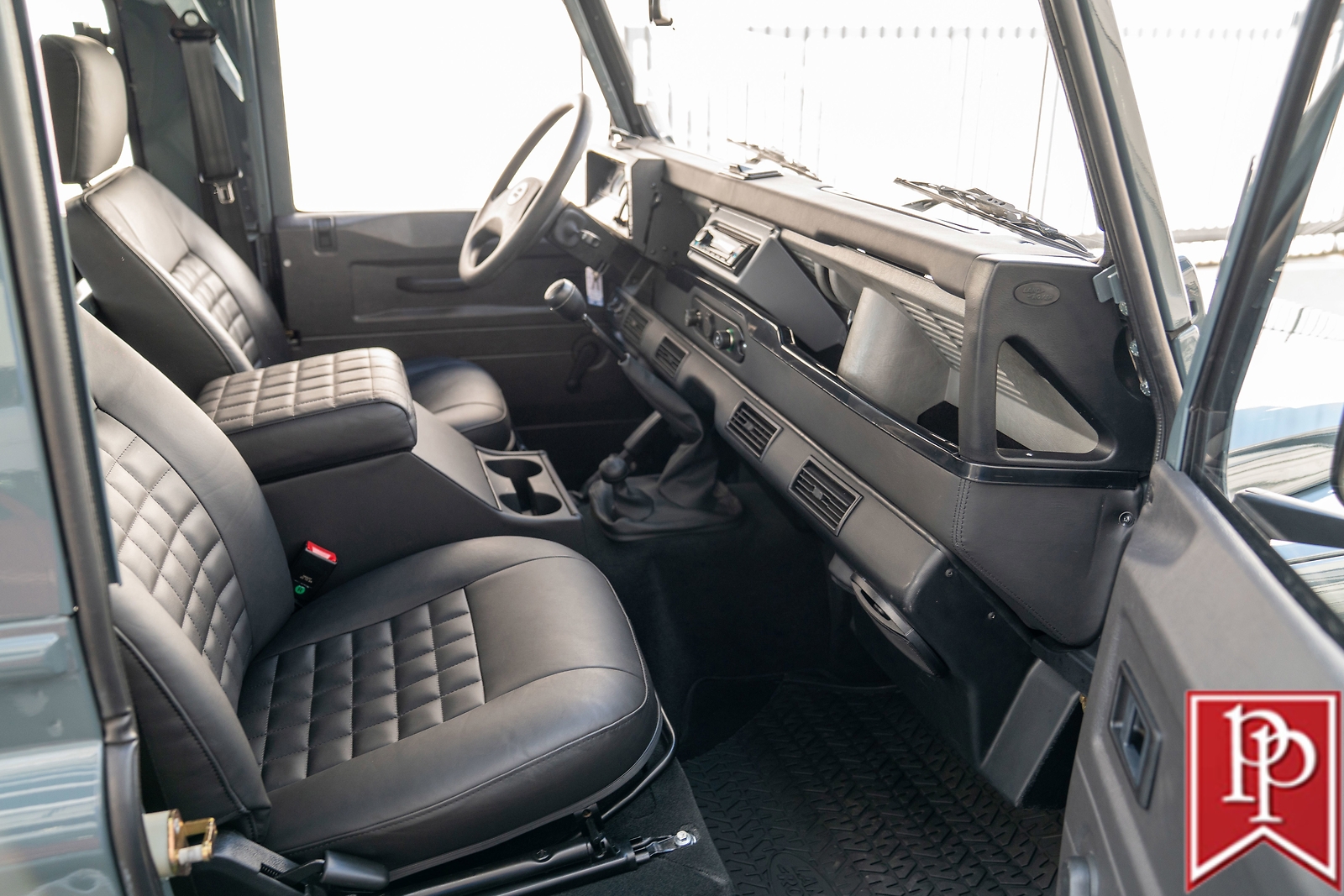 Land-Rover-Defender-1995-SUV-29