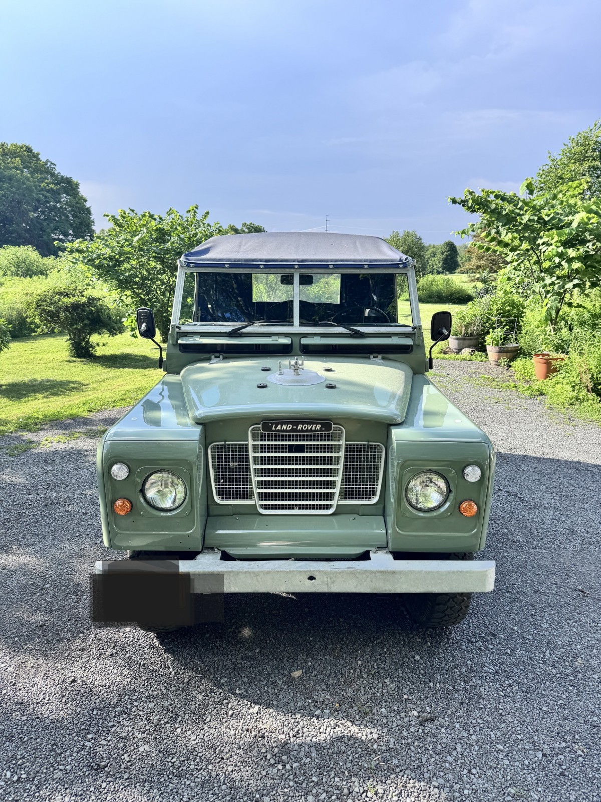 Land-Rover-LR3-1981-SUV-1