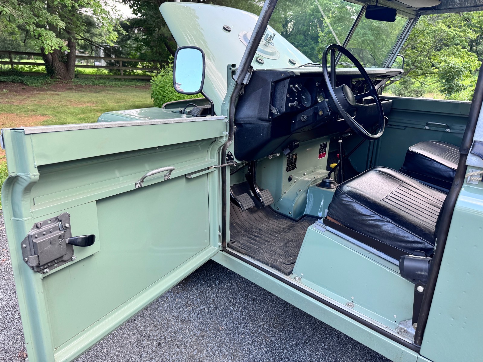 Land-Rover-LR3-1981-SUV-11
