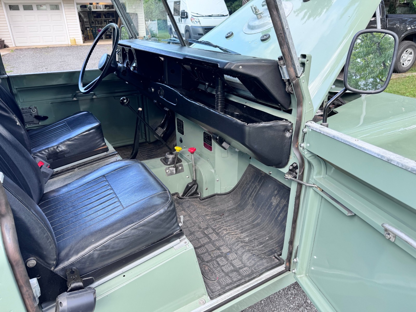 Land-Rover-LR3-1981-SUV-12