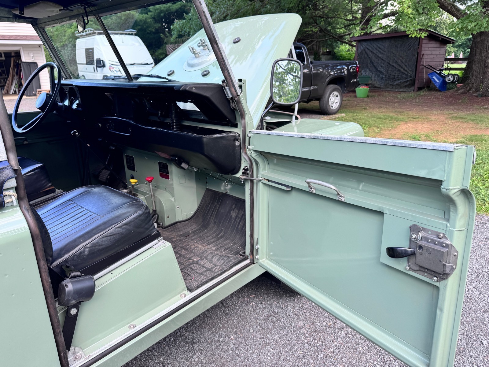 Land-Rover-LR3-1981-SUV-13