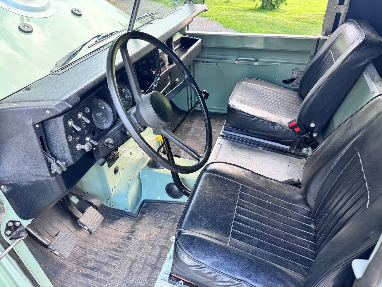 Land-Rover-LR3-1981-SUV-9